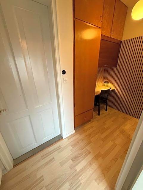 Folsted - Værelse 104 med eget badeværelse og fri parkering