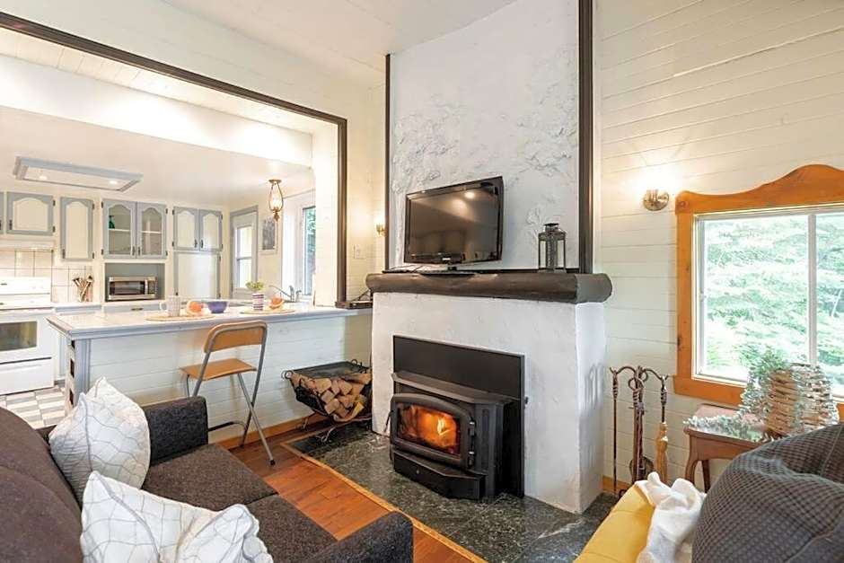 Chalet du Village - Rustic charm, lake - beach access