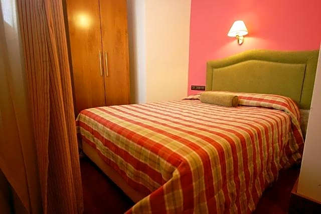 Photo 1 of 5 of Single Room