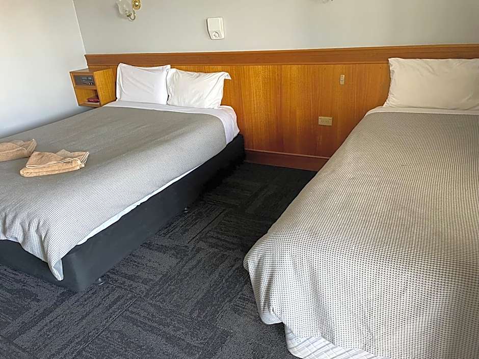 County Lodge Motor Inn