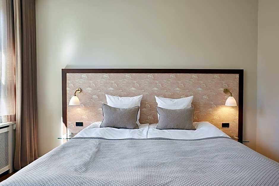 Ascot Hotel