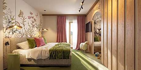 Two-Bedroom Deluxe Apartment with Balcony