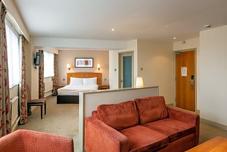 Superior Junior King Suite with Sofa Bed - Non-Smoking
