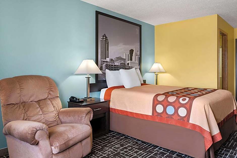 Super 8 by Wyndham Dyersville