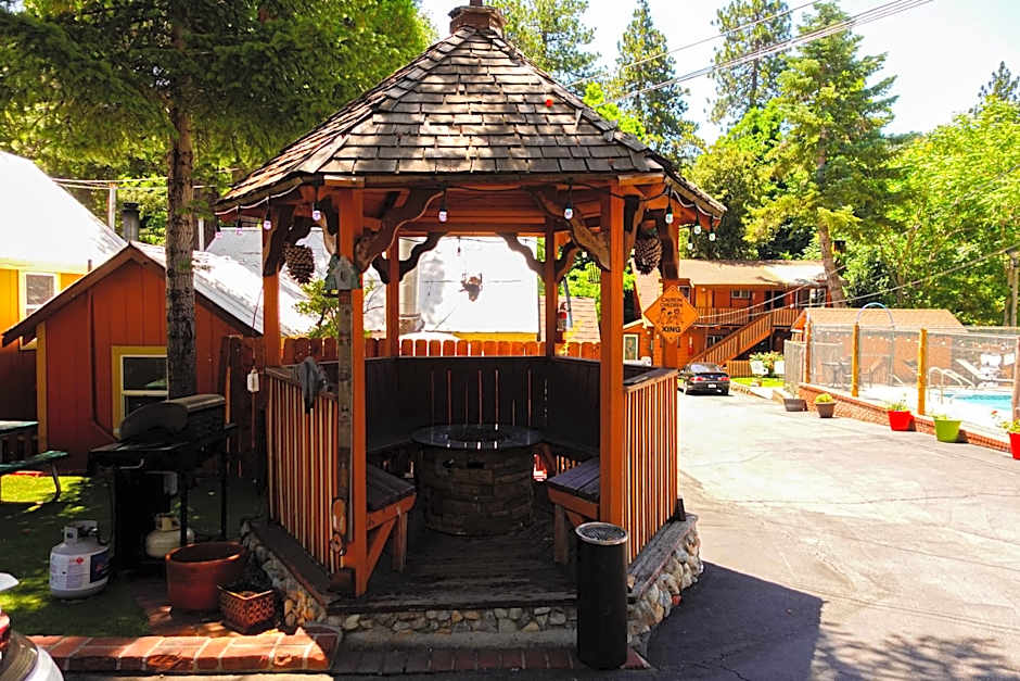 Sleepy Hollow Cabins and Hotel