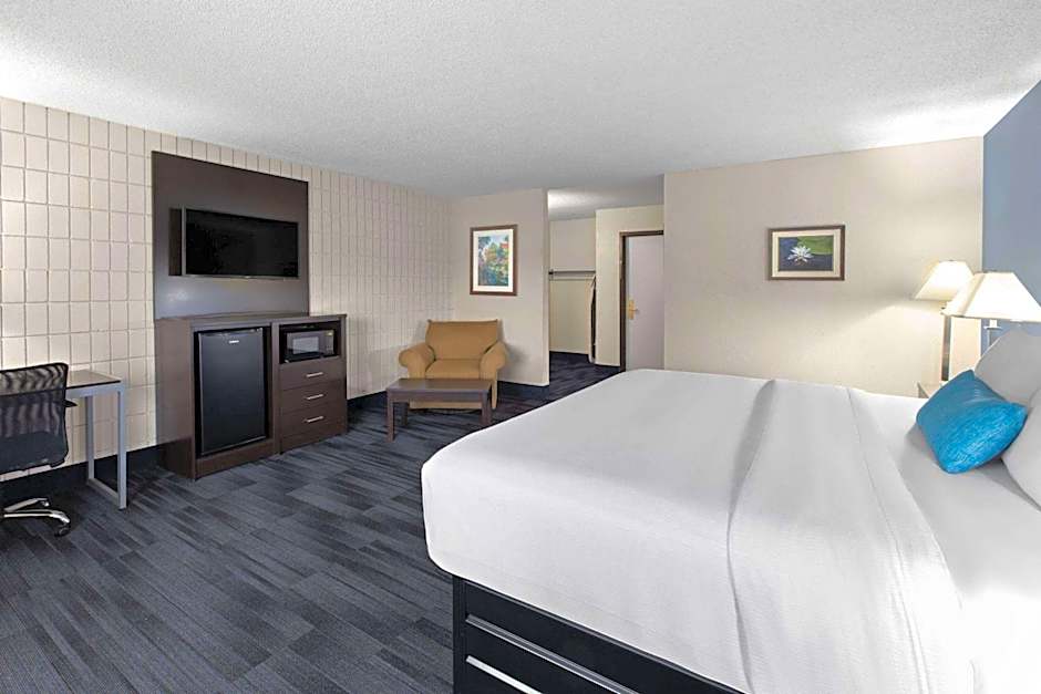 Baymont Inn and Suites by Wyndham Farmington, MO