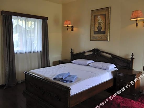 Wayn Zen Rose Cabin