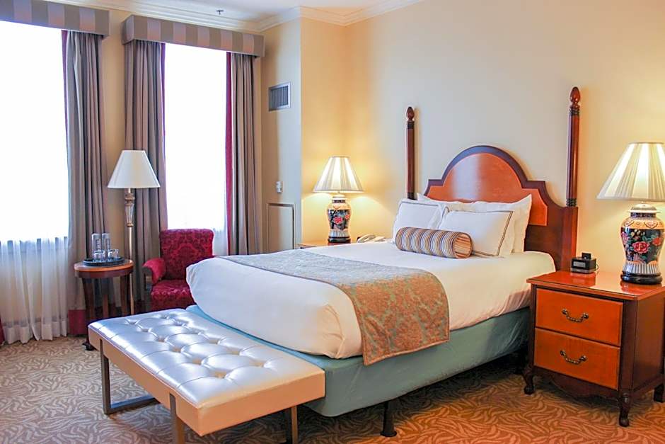 Photo 1 of 4 of 1 Queen Bed