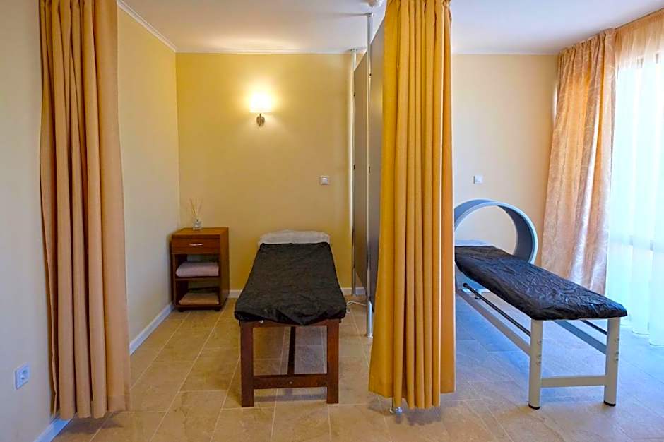 Paradise Hotel & Relax Center