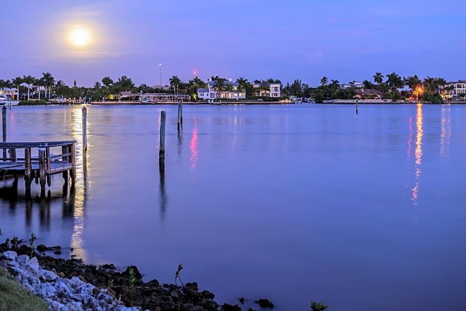 Hilton Vacation Club Charter Club Naples Bay