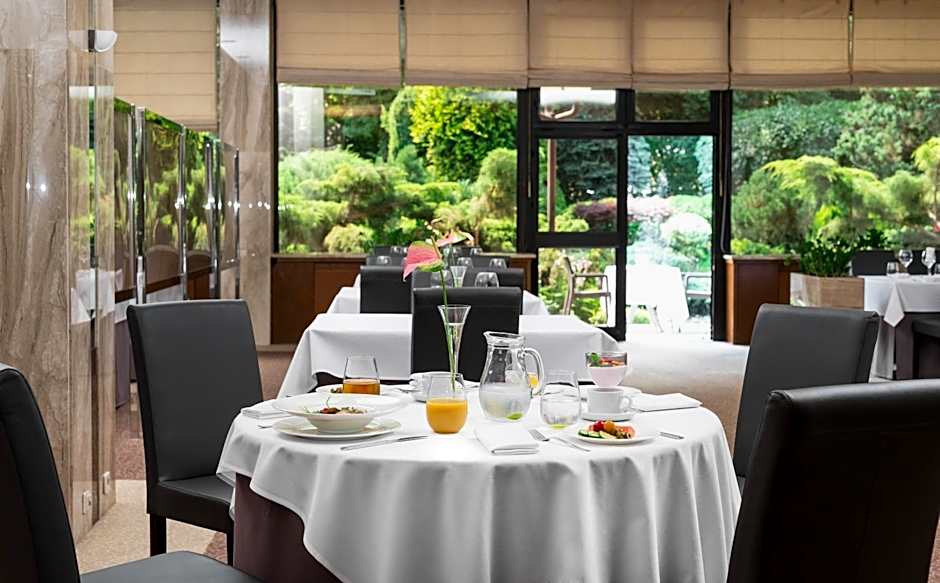 Booking Hotel & Spa