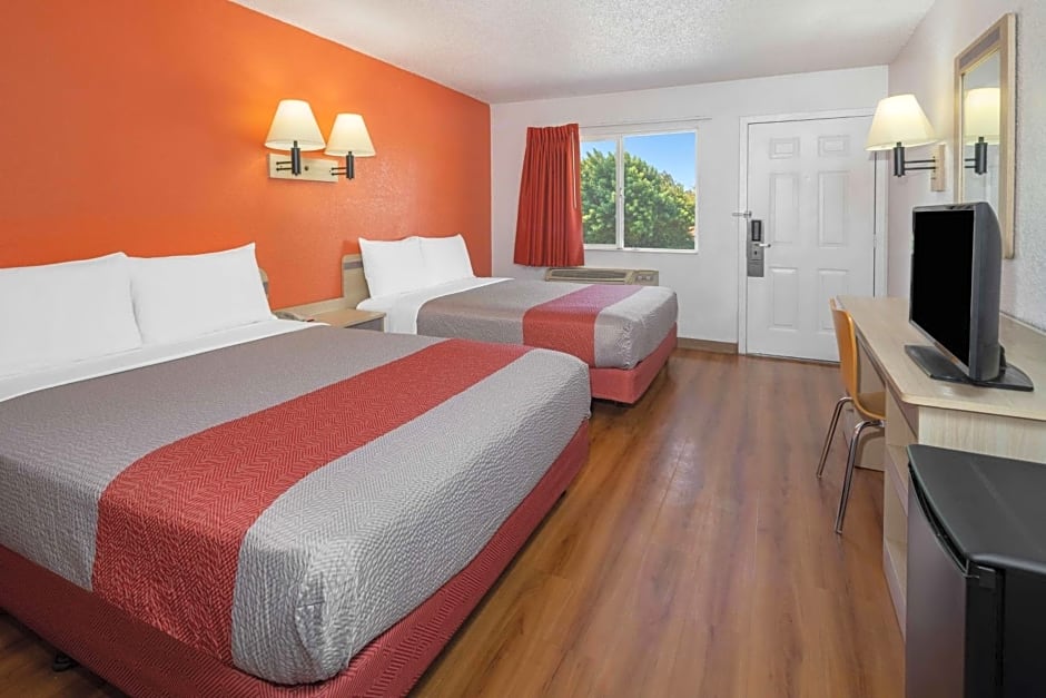 Motel 6-Sepulveda, CA - Los Angeles - Van Nuys - North Hills