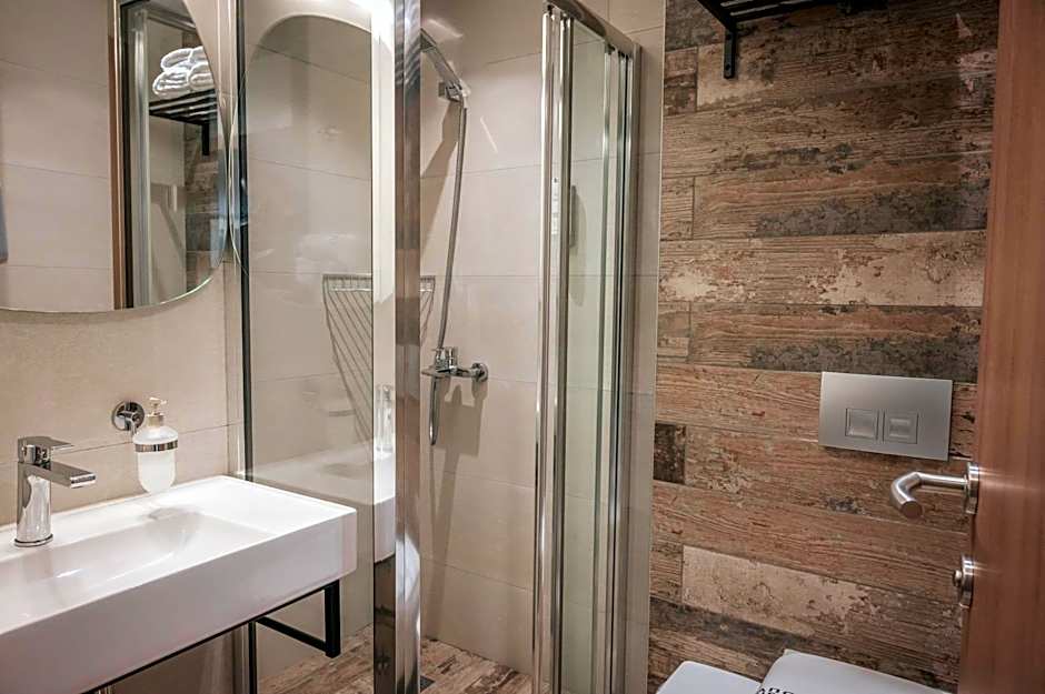 Elizabeth Queen Luxury Rooms