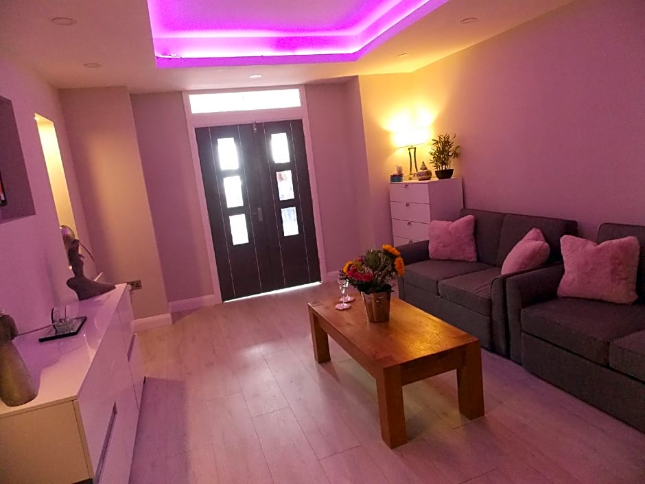 Eden Suite Sasco Apartments