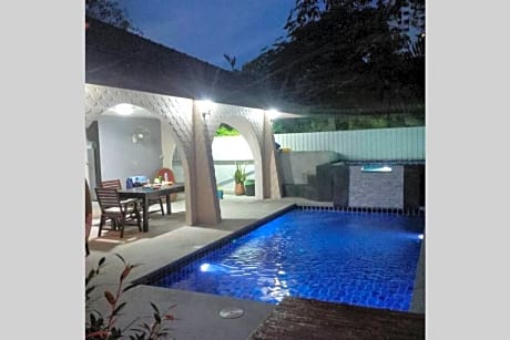 Villa Rosa with Private Pool and Jacuzzi 100m to beach