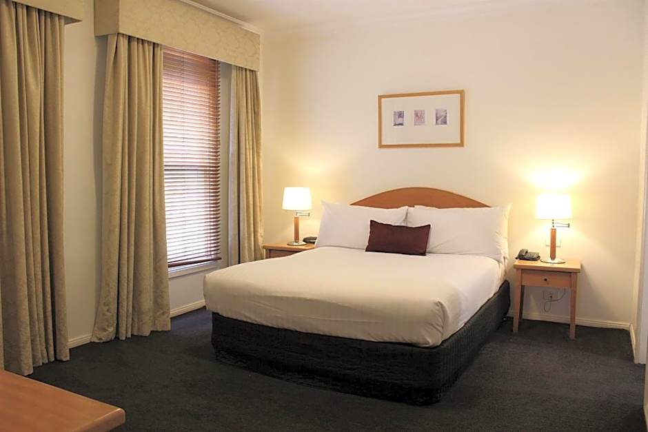 Carlyle Suites & Apartments