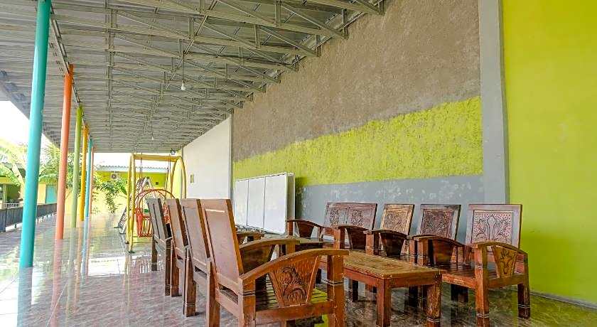 OYO 1773 Ilyasa Family