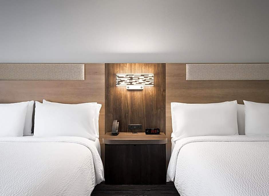 Holiday Inn Express Indianapolis Airport By IHG