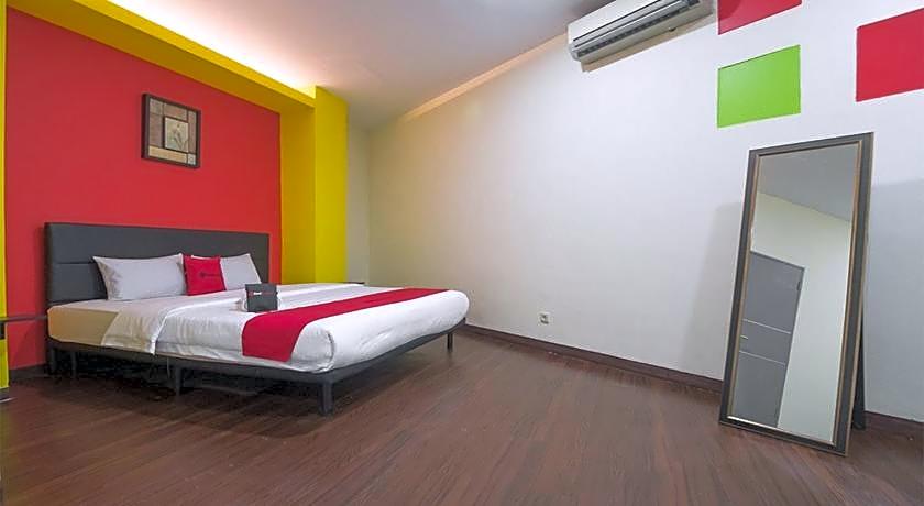 RedDoorz near ITC Mangga Dua