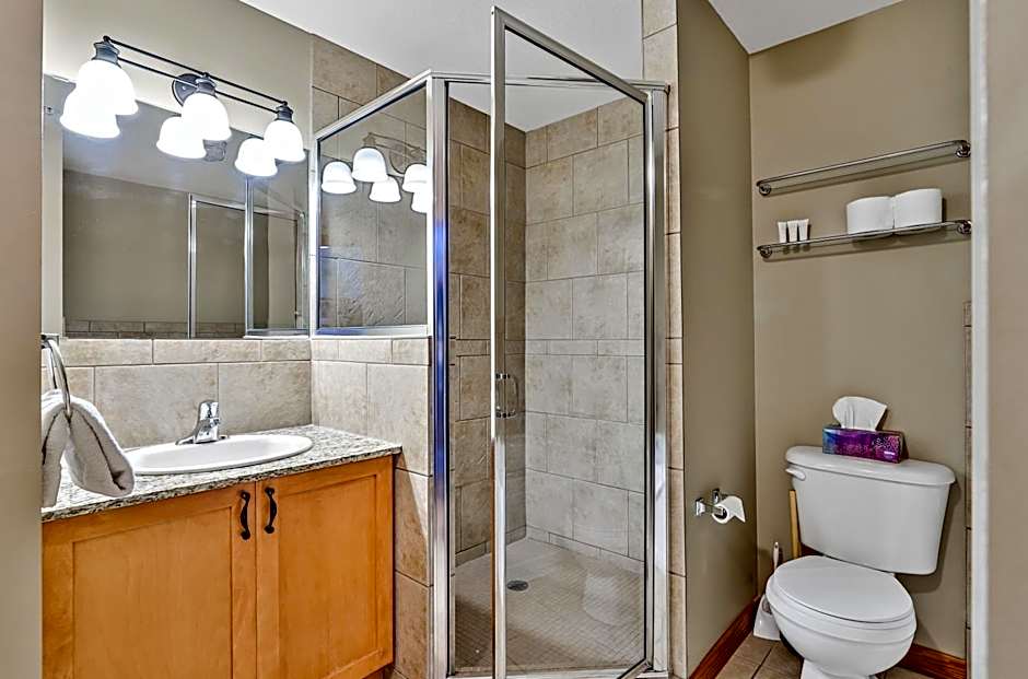 Inviting Rocky Mountain HOT TUB in Top Rated Condo managed by Little Sister Getaways