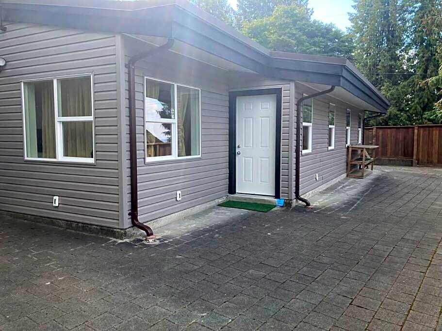 The Lions Self Contained Suite, Shared Pool, Hot Tub, Views