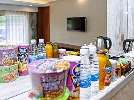Xuri Xiange Hotel