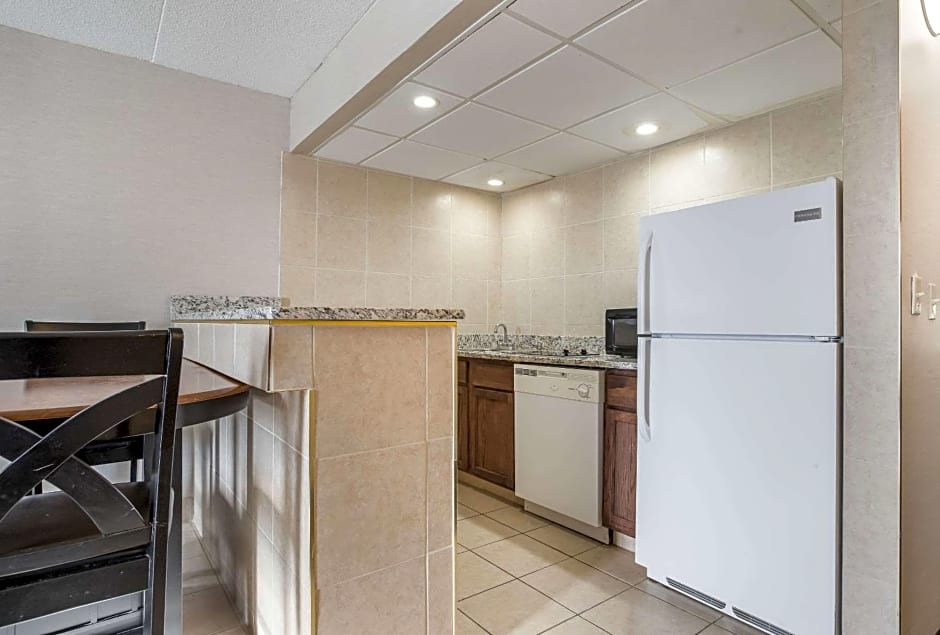 Clarion Inn and Suites Airport