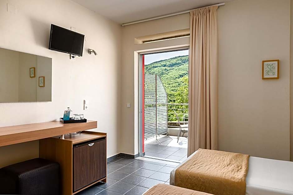Gefiri Plakas Hotel, Tzoumerka
