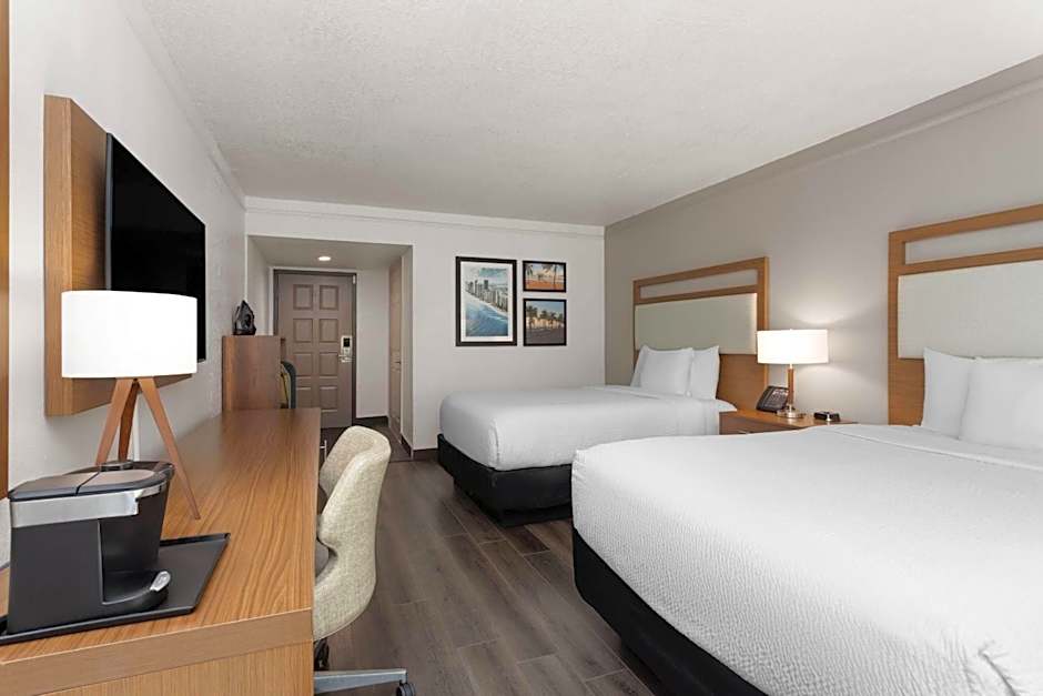 La Quinta Inn & Suites by Wyndham Fort Lauderdale Cypress Creek