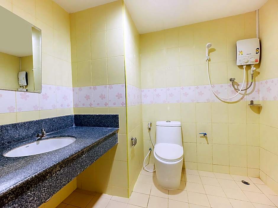 OYO 565 Trang Hotel