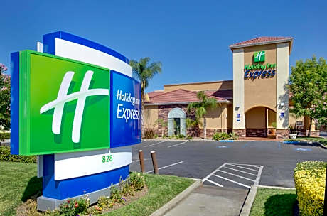 Holiday Inn Express Oakdale By IHG