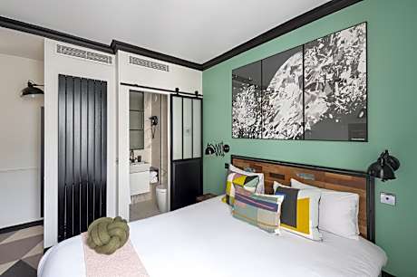 Deluxe Mansard Room