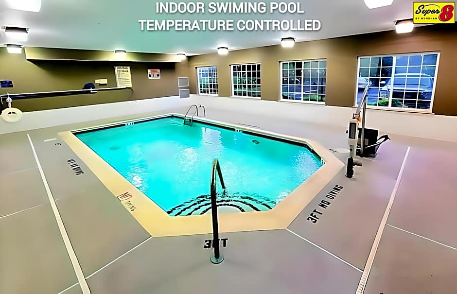 Super 8 by Wyndham Smithfield-Selma