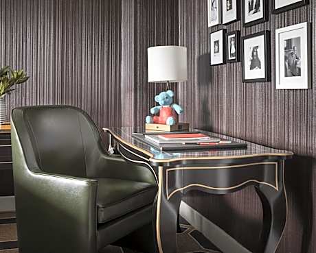 Graduate Junior King Suite - Hearing Accessible