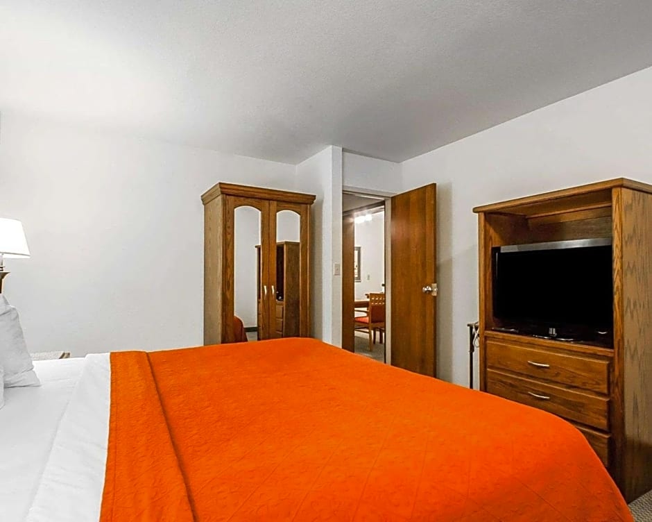 Quality Inn & Suites North Springfield