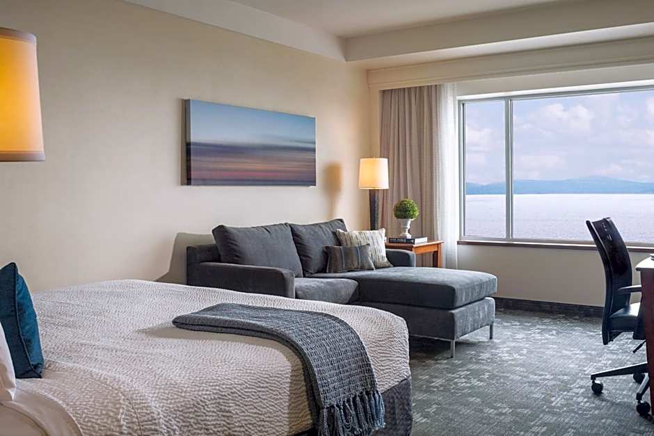 Photo 1 of 3 of 1 King Bed, Lake View