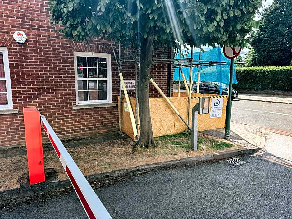 Stylish Modern 1-Bed Apartment in Prime Solihull Town Centre