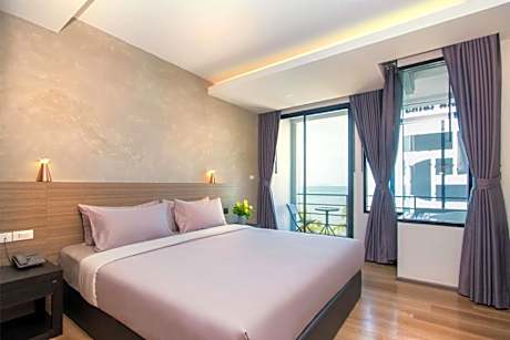 Deluxe Double Room with Balcony and Sea View