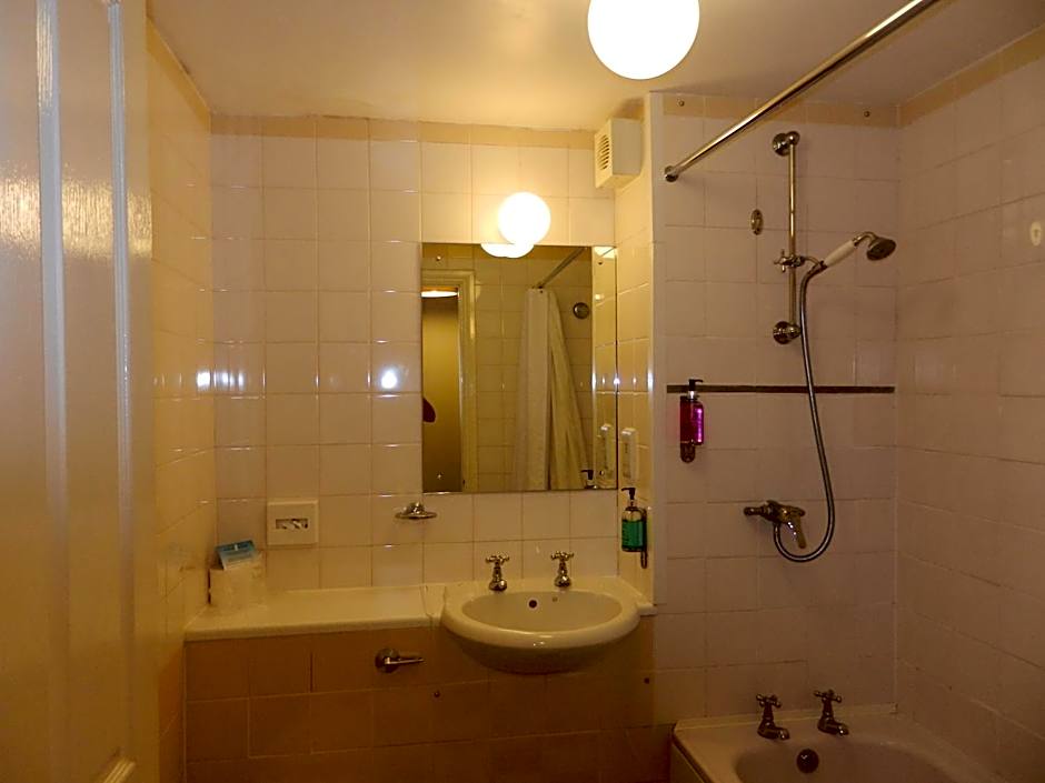 Schoolhouse Restaurant and Hotel