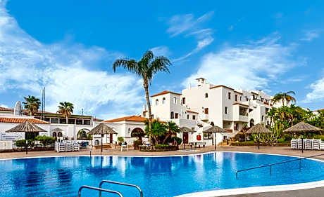 Fantastic sea and golf course view house with 3 bedrooms