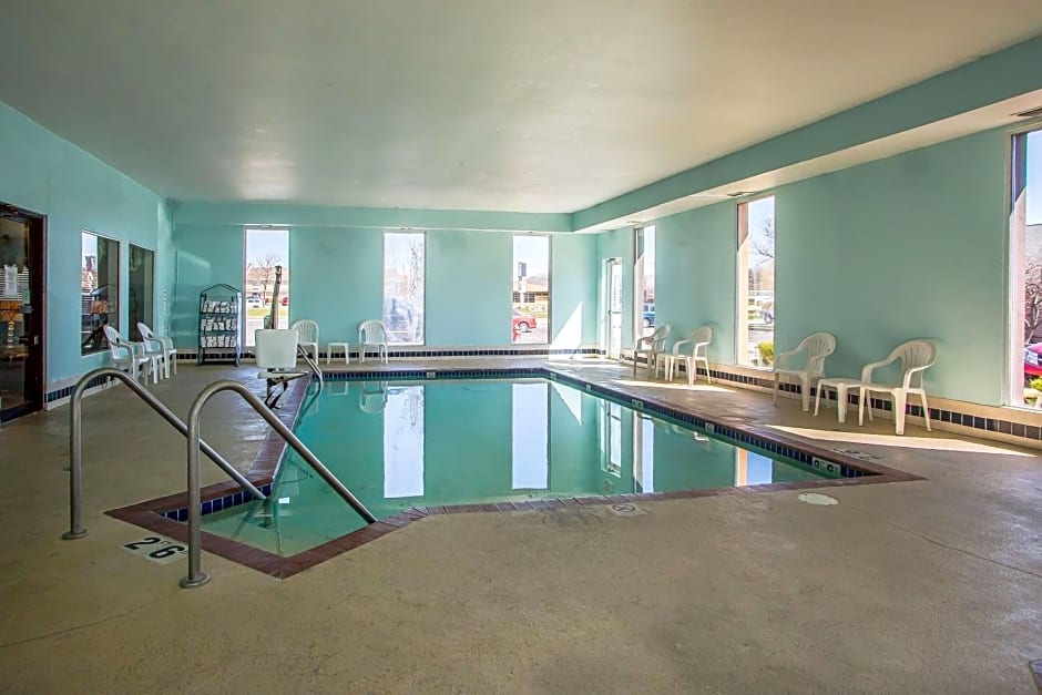Quality Inn & Suites West Bend