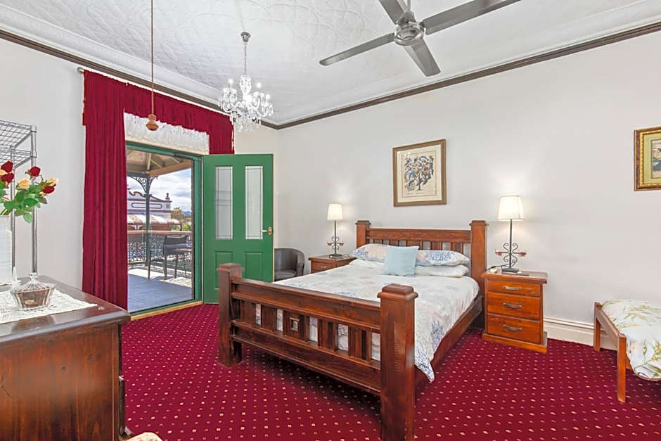 Tall Timbers Motel