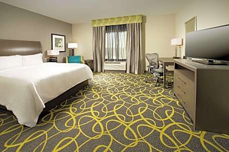 King Room with Roll-In Shower - Mobility Access