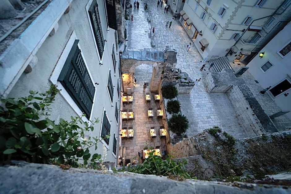Hotel Peristil