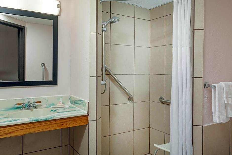 Days Inn by Wyndham Mason City