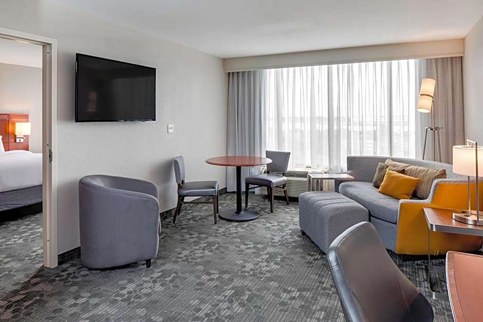 Courtyard by Marriott Boston Logan Airport