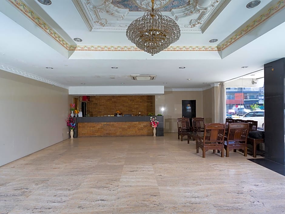 OYO 89619 De Choice Hotel