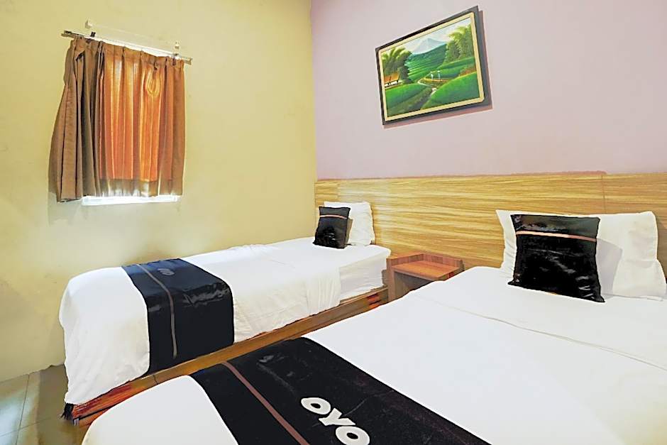 Hotel O Surabaya near Surabaya Town Square formerly Kupang Gunung Residence