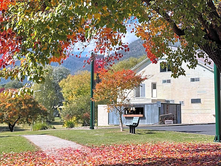 Talbingo Lodge - Selwyn Accommodation