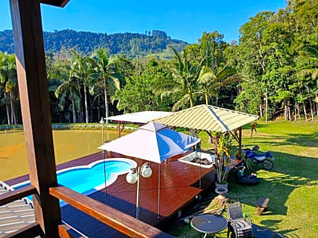 Espetacular sítio com piscina aquecida e uma linda paisagem para descansar